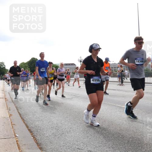 29.06.2025 - hella hamburg halbmarathon Lena Gebhardt http://msf.ph/oto/8300573 29.06.2025 10:37:04 Lombardsbrücke 18918, 4996, 553, 18366, 131, 14779, 1022, 1118, 1253, 1276, 1339, 1488, 1490, 1597, 1819, 1948, 1952, 1954, 2016, 2031, 2072, 2104, 2272, 2480, 2552, 2588, 3127, 3165, 3714, 3873, 3895, 4084, 4097, 4347, 4618, 4733, 4762, 4996, 5146, 5224, 5538, 5560, 5640, 5786, 5789, 5940, 6156, 6172, 6359, 6584, 6804, 7202, 7235, 7707, 7773, 7823, 8007, 8257, 8258, 8315, 8499, 8758, 8811, 8936, 8937, 9054, 9055, 9295, 9500, 9694, 13265, 15077, 17156, 18152, 18488 meine-sportfotos.de