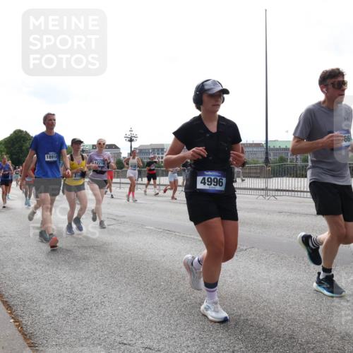 29.06.2025 - hella hamburg halbmarathon Lena Gebhardt http://msf.ph/oto/8300603 29.06.2025 10:37:04 Lombardsbrücke 4753, 18918, 316, 12218, 4996, 66, 147, 1022, 1118, 1253, 1276, 1339, 1488, 1490, 1597, 1819, 1948, 1952, 1954, 2016, 2031, 2072, 2104, 2272, 2480, 2552, 2588, 3127, 3165, 3714, 3873, 3895, 4084, 4097, 4347, 4618, 4733, 4762, 4996, 5146, 5224, 5538, 5560, 5640, 5786, 5789, 5940, 6156, 6172, 6359, 6584, 6804, 7202, 7235, 7707, 7773, 7823, 8007, 8257, 8258, 8315, 8499, 8758, 8811, 8936, 8937, 9054, 9055, 9295, 9500, 9694, 13265, 15077, 17156, 18152, 18488 meine-sportfotos.de