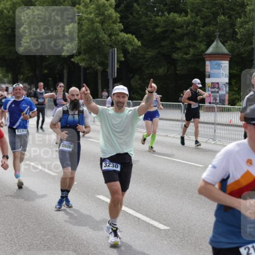 29.06.2025 - hella hamburg halbmarathon Jannik Wohlers http://msf.ph/oto/8300625 29.06.2025 10:37:14 Lombardsbrücke 1475, 2199, 2640, 2853, 3230, 3633, 5171, 5186, 5522, 5875, 6243, 6821, 6955, 7124, 7321, 7350, 7777, 9247, 9288, 9895, 10159, 10476, 10506, 10919, 11183, 11801, 11882, 11888, 12123, 12242, 12254, 12472, 12824, 14130, 14657, 16032, 16582, 16680, 16706, 16837, 17355, 17793, 17798, 18317, 18319, 18903 meine-sportfotos.de