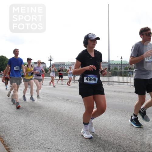 29.06.2025 - hella hamburg halbmarathon Lena Gebhardt http://msf.ph/oto/8300633 29.06.2025 10:37:04 Lombardsbrücke 18918, 316, 12218, 4996, 18366, 1477, 1022, 1118, 1253, 1276, 1339, 1488, 1490, 1597, 1819, 1948, 1952, 1954, 2016, 2031, 2072, 2104, 2272, 2480, 2552, 2588, 3127, 3165, 3714, 3873, 3895, 4084, 4097, 4347, 4618, 4733, 4762, 4996, 5146, 5224, 5538, 5560, 5640, 5786, 5789, 5940, 6156, 6172, 6359, 6584, 6804, 7202, 7235, 7707, 7773, 7823, 8007, 8257, 8258, 8315, 8499, 8758, 8811, 8936, 8937, 9054, 9055, 9295, 9500, 9694, 13265, 15077, 17156, 18152, 18488 meine-sportfotos.de