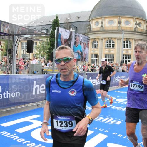 29.06.2025 - hella hamburg halbmarathon Michael Strokosch http://msf.ph/oto/8300672 29.06.2025 10:57:42 Ziel 1239, 1715, 1719, 2606, 2652, 5457, 5458, 10133, 12774, 13523, 14571, 14951, 15217, 15220, 17455, 17769, 17814, 18388, 18985 meine-sportfotos.de