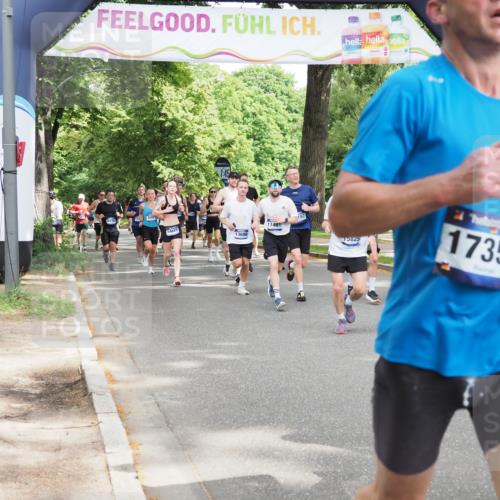 29.06.2025 - hella hamburg halbmarathon MichiJ http://msf.ph/oto/8300682 29.06.2025 10:34:40 Zwischen KM18-KM19 4497, 5528, 5889, 6691, 7335, 8142, 8981, 9794, 11077, 11858, 12171, 12269, 12706, 12891, 13303, 13698, 14045, 14541, 15157, 15451, 15825, 17008, 17353, 17461, 17865, 18356 meine-sportfotos.de