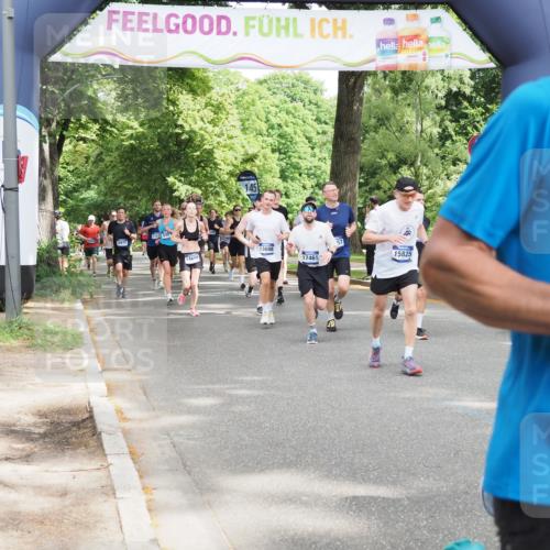 29.06.2025 - hella hamburg halbmarathon MichiJ http://msf.ph/oto/8300690 29.06.2025 10:34:40 Zwischen KM18-KM19 4497, 5528, 5889, 6691, 7335, 8142, 8981, 9794, 11077, 11858, 12171, 12269, 12706, 12891, 13303, 13698, 14045, 14541, 15157, 15451, 15825, 17008, 17353, 17461, 17865, 18356 meine-sportfotos.de