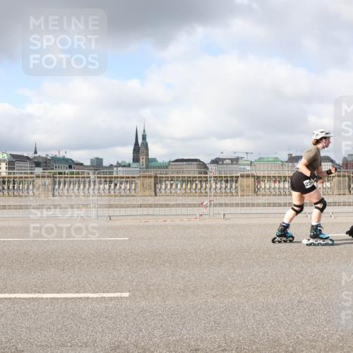29.06.2025 - hella hamburg halbmarathon Lena Gebhardt http://msf.ph/oto/8300720 29.06.2025 09:06:20 Lombardsbrücke  meine-sportfotos.de