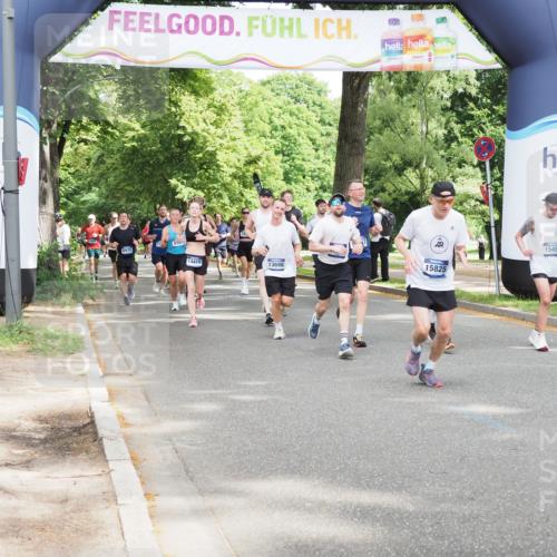 29.06.2025 - hella hamburg halbmarathon MichiJ http://msf.ph/oto/8300722 29.06.2025 10:34:40 Zwischen KM18-KM19 4497, 5528, 5889, 6691, 7335, 8142, 8981, 9794, 11077, 11858, 12171, 12269, 12706, 12891, 13303, 13698, 14045, 14541, 15157, 15451, 15825, 17008, 17353, 17461, 17865, 18356 meine-sportfotos.de