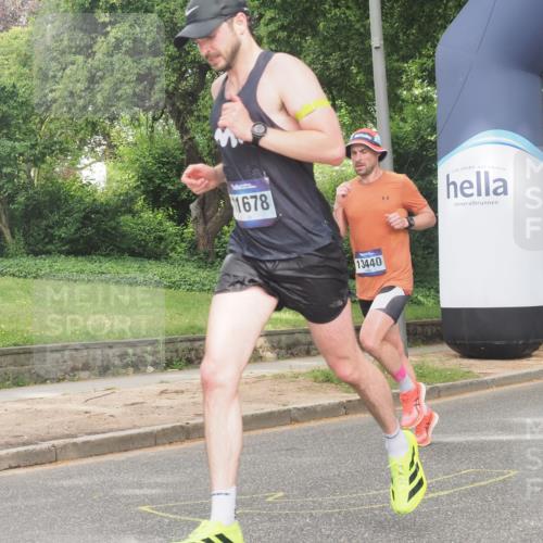 29.06.2025 - hella hamburg halbmarathon KatJ http://msf.ph/oto/8300727 29.06.2025 10:14:02 Zwischen KM18-KM19 7963 meine-sportfotos.de