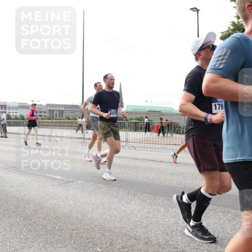 29.06.2025 - hella hamburg halbmarathon Lena Gebhardt http://msf.ph/oto/8300752 29.06.2025 10:21:48 Lombardsbrücke 2, 7612, 6475, 179, 1072, 1158, 1191, 1250, 1294, 1401, 1668, 1958, 1963, 2172, 2271, 2315, 2353, 2529, 2635, 2744, 2815, 3122, 3606, 3768, 3770, 3817, 3825, 3826, 3995, 4046, 4289, 4375, 4376, 4697, 4786, 5122, 5373, 5395, 5412, 5493, 5641, 5759, 5957, 6086, 6103, 6475, 6676, 6805, 6844, 6881, 7075, 7162, 7375, 7522, 7553, 7612, 7672, 7781, 8095, 8286, 8431, 8715, 8860, 8896, 8959, 9002, 9062, 9100, 9369, 9483, 9499, 9532, 9624, 10374, 10874 meine-sportfotos.de