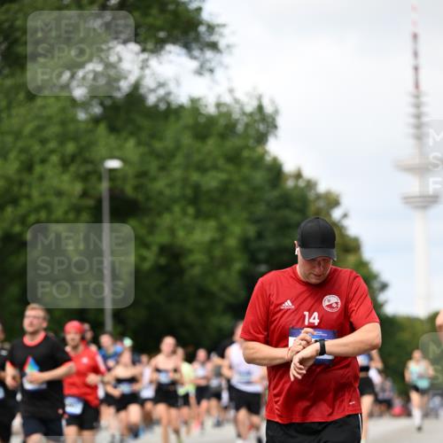 29.06.2025 - hella hamburg halbmarathon Dr. Thomas Lammeyer http://msf.ph/oto/8300764 29.06.2025 10:37:55 Kennedybrücke 1189, 1275, 1896, 2526, 2776, 3264, 3340, 3345, 3812, 3848, 4361, 4433, 4449, 4807, 4824, 4826, 5075, 5141, 5557, 5561, 5584, 5821, 5822, 5887, 6364, 6515, 6516, 6956, 7027, 7308, 7309, 7565, 7633, 7653, 7982, 8157, 8349, 8375, 8377, 8383, 8401, 8620, 9234, 9258, 9438, 9706, 9799, 9875, 9995, 10048, 10800, 11092, 11111, 11229, 11237, 11260 meine-sportfotos.de