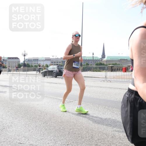 29.06.2025 - hella hamburg halbmarathon Lena Gebhardt http://msf.ph/oto/8300782 29.06.2025 10:12:10 Lombardsbrücke 1062, 1328, 1790, 1850, 1992, 2661, 3363, 3746, 4227, 4453, 4499, 5176, 5379, 5605, 6822, 6871, 6966, 7474, 7571, 9191, 9253, 9254, 9405, 9428, 9705, 10042, 10409, 10685, 11507, 11509, 11525, 11537, 11581, 11917, 12473, 13171, 13177, 13542, 13958, 14060, 14196, 14313, 14384, 14863, 14868, 15137, 15945, 16379, 16976, 17638, 17774, 18261, 18395, 18429, 18655 meine-sportfotos.de