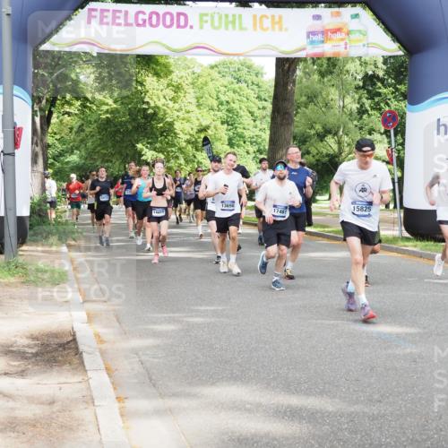 29.06.2025 - hella hamburg halbmarathon MichiJ http://msf.ph/oto/8300784 29.06.2025 10:34:40 Zwischen KM18-KM19 4497, 5528, 5889, 6691, 7335, 8142, 8981, 9794, 11077, 11858, 12171, 12269, 12706, 12891, 13303, 13698, 14045, 14541, 15157, 15451, 15825, 17008, 17353, 17461, 17865, 18356 meine-sportfotos.de