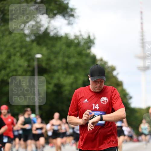 29.06.2025 - hella hamburg halbmarathon Dr. Thomas Lammeyer http://msf.ph/oto/8300814 29.06.2025 10:37:56 Kennedybrücke 1189, 1275, 1896, 2526, 2776, 3264, 3340, 3345, 3812, 3848, 4361, 4433, 4449, 4807, 4824, 4826, 5075, 5141, 5557, 5561, 5584, 5821, 5822, 5887, 6364, 6515, 6516, 6956, 7027, 7309, 7565, 7633, 7653, 7982, 8157, 8277, 8349, 8375, 8377, 8383, 8401, 8620, 9234, 9258, 9438, 9706, 9799, 9875, 9995, 10048, 10800, 11092, 11111, 11229, 11237, 11260 meine-sportfotos.de