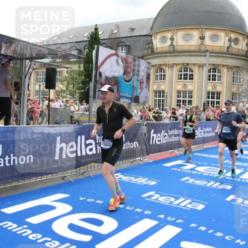 29.06.2025 - hella hamburg halbmarathon Michael Strokosch http://msf.ph/oto/8300831 29.06.2025 10:57:43 Ziel 1239, 1715, 1719, 2606, 2652, 5457, 5458, 10133, 12774, 13523, 14571, 14951, 15217, 15220, 16418, 17455, 17769, 17814, 18388, 18508, 18985 meine-sportfotos.de