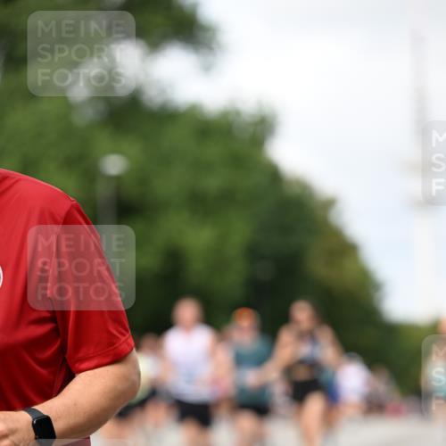 29.06.2025 - hella hamburg halbmarathon Dr. Thomas Lammeyer http://msf.ph/oto/8300918 29.06.2025 10:37:58 Kennedybrücke 1189, 1275, 1896, 2038, 2526, 2776, 3264, 3340, 3345, 3848, 4361, 4433, 4449, 4807, 4824, 4826, 5075, 5141, 5557, 5561, 5584, 5821, 5822, 5887, 6364, 6515, 6516, 6956, 7027, 7565, 7633, 7653, 7982, 8157, 8277, 8349, 8375, 8377, 8383, 8401, 8620, 9234, 9258, 9438, 9706, 9799, 9875, 9995, 10048, 10561, 10800, 11092, 11111, 11229, 11237, 11260 meine-sportfotos.de