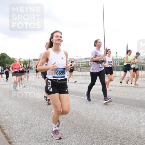 29.06.2025 - hella hamburg halbmarathon Lena Gebhardt http://msf.ph/oto/8300919 29.06.2025 10:56:23 Lombardsbrücke 15443, 12551, 16655, 13965, 8511, 1047, 1113, 1738, 1909, 2095, 2143, 2307, 2793, 2887, 2915, 2991, 3257, 3268, 3438, 3520, 3614, 3675, 3676, 3953, 3987, 4083, 4354, 4473, 4773, 4836, 5237, 5306, 5438, 5580, 5693, 5757, 5911, 5994, 6494, 6690, 6968, 7025, 7028, 7090, 7307, 7516, 7616, 7711, 8005, 8108, 8305, 8517, 8606, 8766, 8939, 8943, 9383, 9435, 9606, 9838, 9910, 9948, 9953, 10555, 10569, 10571, 10640, 10740, 10784, 10987 meine-sportfotos.de