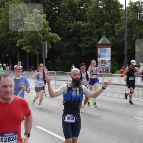 29.06.2025 - hella hamburg halbmarathon Jannik Wohlers http://msf.ph/oto/8300995 29.06.2025 10:37:16 Lombardsbrücke 1475, 2199, 2640, 2853, 3230, 3633, 5186, 5522, 5875, 6243, 6821, 6955, 7124, 7321, 7350, 9247, 9288, 9895, 10159, 10476, 10506, 10919, 11183, 11801, 11882, 11888, 12123, 12242, 12254, 12472, 12824, 13650, 14130, 14657, 16032, 16582, 16680, 16706, 16837, 17355, 17793, 17798, 18317, 18319, 18903 meine-sportfotos.de
