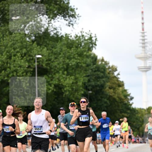 29.06.2025 - hella hamburg halbmarathon Dr. Thomas Lammeyer http://msf.ph/oto/8301003 29.06.2025 10:37:59 Kennedybrücke 1189, 1275, 1896, 2038, 2526, 2776, 3264, 3340, 3345, 3848, 4361, 4433, 4449, 4807, 4824, 4826, 5075, 5141, 5557, 5561, 5566, 5584, 5821, 5822, 5887, 6364, 6515, 6516, 6956, 7027, 7565, 7633, 7653, 7982, 8157, 8277, 8349, 8375, 8377, 8383, 8401, 8620, 9234, 9258, 9438, 9706, 9799, 9875, 9995, 10048, 10561, 10800, 11092, 11111, 11229, 11237, 11260 meine-sportfotos.de