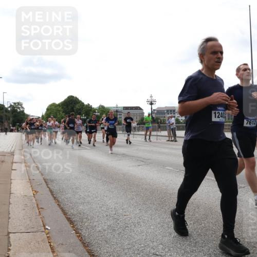 29.06.2025 - hella hamburg halbmarathon Lena Gebhardt http://msf.ph/oto/8301006 29.06.2025 10:21:49 Lombardsbrücke 7672, 2529, 1240, 7612, 4, 1072, 1158, 1191, 1250, 1294, 1401, 1668, 1958, 1963, 2172, 2271, 2315, 2353, 2529, 2744, 2815, 3606, 3768, 3770, 3817, 3825, 3826, 3995, 4046, 4289, 4375, 4376, 4697, 4786, 5122, 5373, 5412, 5641, 5759, 5957, 6086, 6103, 6475, 6676, 6805, 6844, 6881, 7075, 7162, 7375, 7612, 7672, 7781, 8095, 8286, 8431, 8715, 8860, 8896, 8959, 9002, 9062, 9100, 9369, 9483, 9499, 9532, 9624, 10374, 10874 meine-sportfotos.de