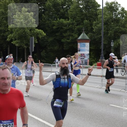 29.06.2025 - hella hamburg halbmarathon Jannik Wohlers http://msf.ph/oto/8301022 29.06.2025 10:37:16 Lombardsbrücke 1475, 2199, 2640, 2853, 3230, 3633, 5186, 5522, 5875, 6243, 6821, 6955, 7124, 7321, 7350, 9247, 9288, 9895, 10159, 10476, 10506, 10919, 11183, 11801, 11882, 11888, 12123, 12242, 12254, 12472, 12824, 13650, 14130, 14657, 16032, 16582, 16680, 16706, 16837, 17355, 17793, 17798, 18317, 18319, 18903 meine-sportfotos.de