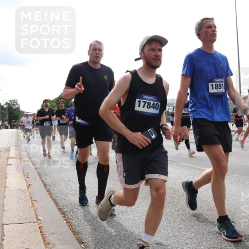 29.06.2025 - hella hamburg halbmarathon Lena Gebhardt http://msf.ph/oto/8301034 29.06.2025 10:37:07 Lombardsbrücke 1339, 5224, 17840, 720, 1891, 5786, 1022, 1118, 1253, 1276, 1337, 1339, 1488, 1490, 1597, 1819, 1948, 1952, 1954, 2016, 2031, 2072, 2104, 2272, 2480, 2486, 2552, 2588, 3127, 3165, 3714, 3873, 3895, 4084, 4097, 4347, 4618, 4733, 4762, 4996, 5146, 5224, 5538, 5560, 5640, 5786, 5789, 5940, 6156, 6172, 6359, 6584, 6804, 7085, 7202, 7235, 7707, 7773, 7823, 8007, 8257, 8258, 8315, 8499, 8758, 8811, 8843, 8936, 8937, 9054, 9055, 9295, 9500, 9694, 13265, 15077 meine-sportfotos.de