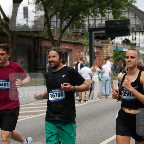 29.06.2025 - hella hamburg halbmarathon Yannick Fuchs http://msf.ph/oto/8301038 29.06.2025 10:49:51 20KM 1130, 1180, 1193, 2982, 3042, 3048, 3058, 3668, 4951, 5287, 5465, 5672, 6569, 6591, 6924, 7594, 7742, 8255, 8311, 8330, 8639, 8863, 9361, 9562, 11039, 11143, 11309, 11638, 12196, 12515, 13474, 14363, 14365, 14461, 15184, 15818, 15884, 16375, 16401, 16434, 16521, 16625, 16786, 17259, 17615, 17640, 17642, 18064, 18125, 18212, 18325, 18340, 18495, 18634, 18741, 18746, 18835, 19120, 19152 meine-sportfotos.de