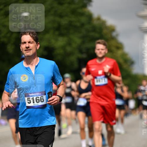 29.06.2025 - hella hamburg halbmarathon Dr. Thomas Lammeyer http://msf.ph/oto/8301073 29.06.2025 10:16:23 Kennedybrücke 1249, 1610, 1785, 1850, 1851, 2963, 2964, 3182, 3248, 3262, 3363, 4453, 5150, 5166, 5176, 6822, 6871, 7014, 7907, 8206, 8207, 8917, 8971, 9428, 10067, 10402, 10685, 11025 meine-sportfotos.de