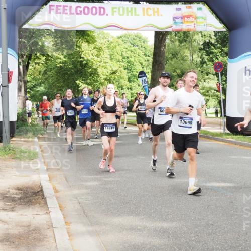 29.06.2025 - hella hamburg halbmarathon MichiJ http://msf.ph/oto/8301093 29.06.2025 10:34:42 Zwischen KM18-KM19 1604, 3087, 4497, 5528, 5889, 6691, 7335, 8142, 8981, 9794, 11077, 11185, 11858, 12171, 12269, 12891, 13698, 14045, 15157, 15451, 15825, 17008, 17353, 17461, 17865, 18356 meine-sportfotos.de