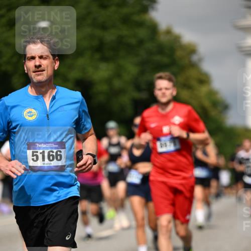 29.06.2025 - hella hamburg halbmarathon Dr. Thomas Lammeyer http://msf.ph/oto/8301098 29.06.2025 10:16:23 Kennedybrücke 1249, 1610, 1785, 1850, 1851, 2963, 2964, 3182, 3248, 3262, 3363, 4453, 5150, 5166, 5176, 6822, 6871, 7014, 7907, 8206, 8207, 8917, 8971, 9428, 10067, 10402, 10685, 11025 meine-sportfotos.de