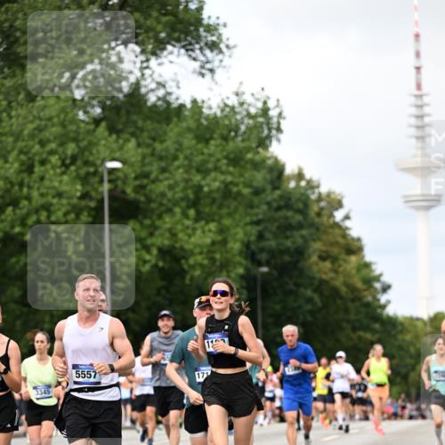 29.06.2025 - hella hamburg halbmarathon Dr. Thomas Lammeyer http://msf.ph/oto/8301152 29.06.2025 10:38:00 Kennedybrücke 1189, 1275, 1896, 2038, 2526, 2776, 2933, 3264, 3340, 3345, 3848, 4361, 4433, 4445, 4449, 4807, 4824, 4826, 5075, 5096, 5141, 5557, 5561, 5566, 5569, 5584, 5821, 5822, 5887, 6364, 6515, 6516, 6956, 7027, 7565, 7633, 7653, 7982, 8157, 8277, 8349, 8375, 8377, 8383, 8401, 8620, 9258, 9438, 9706, 9799, 9875, 9995, 10048, 10071, 10561, 10800, 11092, 11111, 11229, 11237, 11260 meine-sportfotos.de