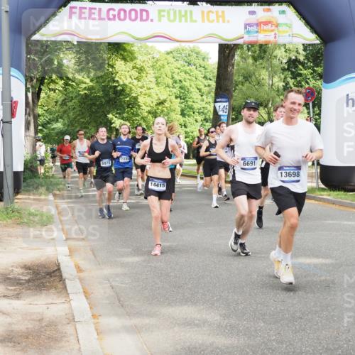 29.06.2025 - hella hamburg halbmarathon MichiJ http://msf.ph/oto/8301179 29.06.2025 10:34:42 Zwischen KM18-KM19 1604, 3087, 4497, 5528, 5889, 6691, 7335, 8142, 8981, 9794, 11077, 11185, 11858, 12171, 12269, 12891, 13698, 14045, 15157, 15451, 15825, 17008, 17353, 17461, 17865, 18356 meine-sportfotos.de