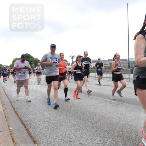29.06.2025 - hella hamburg halbmarathon Lena Gebhardt http://msf.ph/oto/8301180 29.06.2025 10:46:53 Lombardsbrücke 1073, 1185, 1286, 1363, 1371, 1375, 1593, 1607, 1608, 1720, 1837, 1961, 1999, 2162, 2211, 2320, 2327, 2537, 2555, 2556, 2665, 2697, 2981, 3277, 3406, 3407, 3469, 3734, 3823, 4202, 4239, 4296, 4342, 4355, 4448, 4483, 4604, 5111, 5114, 5700, 5796, 5953, 6124, 6161, 6485, 6496, 6740, 7073, 7303, 7412, 7767, 7827, 8477, 8486, 8551, 8553, 8684, 8706, 8967, 9691, 10230, 13969, 14261, 15852, 16882, 16987 meine-sportfotos.de