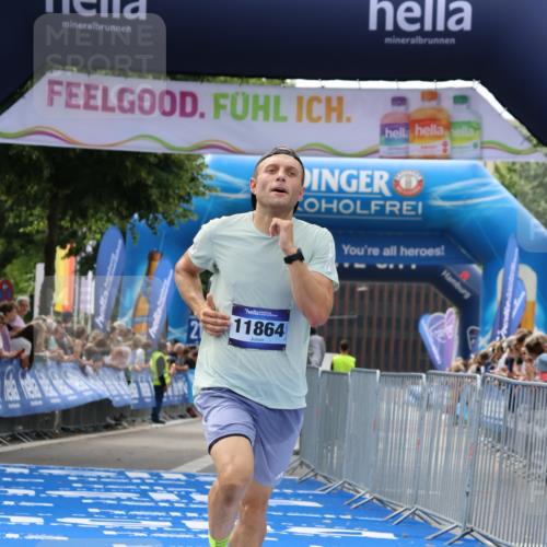 29.06.2025 - hella hamburg halbmarathon Strokosch-Dieckow http://msf.ph/oto/8301187 29.06.2025 10:16:36 Ziel 3944, 11864 meine-sportfotos.de