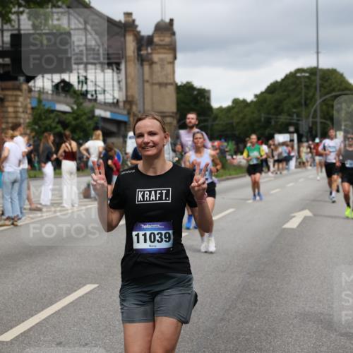29.06.2025 - hella hamburg halbmarathon Yannick Fuchs http://msf.ph/oto/8301230 29.06.2025 10:49:53 20KM 1130, 1180, 1193, 2982, 3042, 3048, 3058, 3668, 4951, 5287, 5465, 5672, 6569, 6591, 6759, 6924, 7742, 8255, 8311, 8330, 8639, 8863, 9361, 9562, 11039, 11143, 11309, 11554, 11638, 12196, 12515, 13474, 14363, 14461, 15184, 15818, 16375, 16401, 16434, 16625, 16786, 17468, 17615, 17640, 17642, 18125, 18212, 18325, 18340, 18495, 18634, 18741, 18746, 18835, 19120, 19152 meine-sportfotos.de