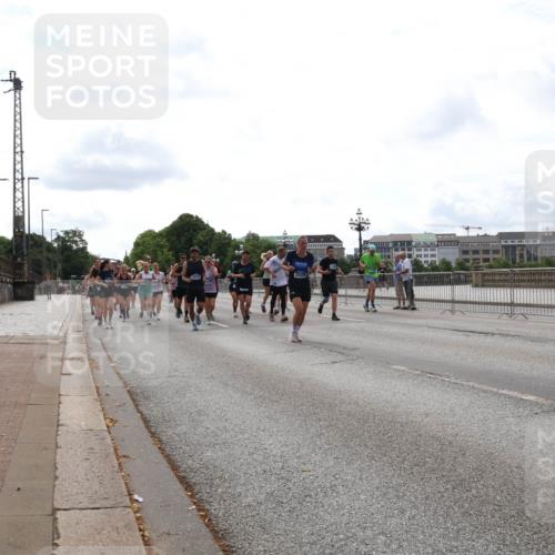 29.06.2025 - hella hamburg halbmarathon Lena Gebhardt http://msf.ph/oto/8301259 29.06.2025 10:21:50 Lombardsbrücke 2529, 1003, 1072, 1158, 1191, 1250, 1294, 1401, 1668, 1958, 1963, 2172, 2271, 2315, 2353, 2529, 2744, 2815, 3606, 3768, 3770, 3817, 3825, 3826, 3995, 4046, 4289, 4375, 4376, 4697, 4786, 5122, 5373, 5412, 5641, 5759, 5957, 6086, 6103, 6475, 6676, 6805, 6881, 7075, 7162, 7375, 7612, 7672, 7781, 8095, 8286, 8431, 8715, 8860, 8896, 8959, 9002, 9062, 9100, 9369, 9483, 9499, 9532, 9624, 10374, 10874 meine-sportfotos.de