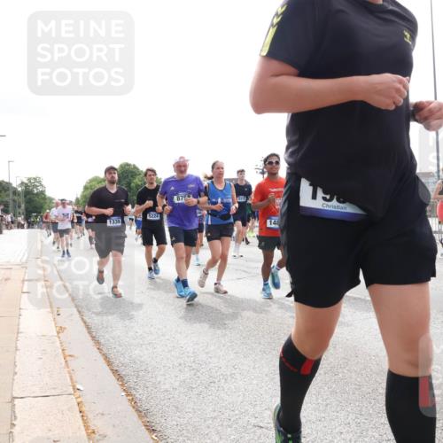 29.06.2025 - hella hamburg halbmarathon Lena Gebhardt http://msf.ph/oto/8301260 29.06.2025 10:37:07 Lombardsbrücke 5224, 1339, 875, 18315, 148, 198, 202, 15353, 1022, 1118, 1253, 1276, 1337, 1339, 1488, 1490, 1597, 1819, 1948, 1952, 1954, 2016, 2031, 2072, 2104, 2272, 2480, 2486, 2552, 2588, 3127, 3165, 3714, 3873, 3895, 4084, 4097, 4347, 4618, 4733, 4762, 4996, 5146, 5224, 5538, 5560, 5640, 5786, 5789, 5940, 6156, 6172, 6359, 6584, 6804, 7085, 7202, 7235, 7707, 7773, 7823, 8007, 8257, 8258, 8315, 8499, 8758, 8811, 8843, 8936, 8937, 9054, 9055, 9295, 9500, 9694, 13265, 15077 meine-sportfotos.de