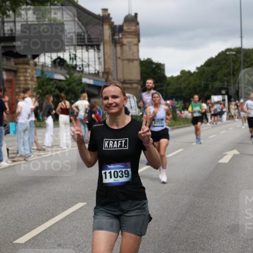 29.06.2025 - hella hamburg halbmarathon Yannick Fuchs http://msf.ph/oto/8301263 29.06.2025 10:49:53 20KM 1130, 1180, 1193, 2982, 3042, 3048, 3058, 3668, 4951, 5287, 5465, 5672, 6569, 6591, 6759, 6924, 7742, 8255, 8311, 8330, 8639, 8863, 9361, 9562, 11039, 11143, 11309, 11554, 11638, 12196, 12515, 13474, 14363, 14461, 15184, 15818, 16375, 16401, 16434, 16625, 16786, 17468, 17615, 17640, 17642, 18125, 18212, 18325, 18340, 18495, 18634, 18741, 18746, 18835, 19120, 19152 meine-sportfotos.de