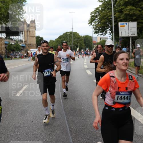 29.06.2025 - hella hamburg halbmarathon Yannick Fuchs http://msf.ph/oto/8301272 29.06.2025 10:37:30 20KM 1353, 1675, 1735, 2653, 4229, 4318, 5011, 5124, 5477, 7026, 7508, 7635, 9364, 9371, 9534, 10099, 10251, 11177, 12153, 12723, 12839, 13398, 13746, 13807, 14201, 14210, 14226, 14447, 14484, 14560, 14813, 14849, 15255, 15328, 15535, 15706, 15851, 15921, 16314, 17733, 17911, 18004, 18274, 18275, 18304, 18449, 18659, 18987, 19009, 19229 meine-sportfotos.de