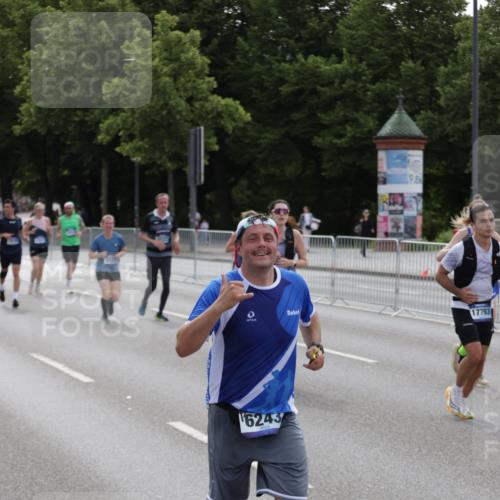 29.06.2025 - hella hamburg halbmarathon Jannik Wohlers http://msf.ph/oto/8301286 29.06.2025 10:37:17 Lombardsbrücke 1475, 2199, 2640, 2853, 3230, 3246, 3633, 5139, 5186, 5522, 5875, 6243, 6821, 6955, 7124, 7321, 7350, 9247, 9288, 9895, 10159, 10476, 10506, 10919, 11087, 11183, 11801, 11882, 11888, 12123, 12242, 12254, 12472, 12824, 13650, 14657, 16032, 16582, 16680, 16706, 17355, 17793, 17798, 18317, 18319, 18903 meine-sportfotos.de