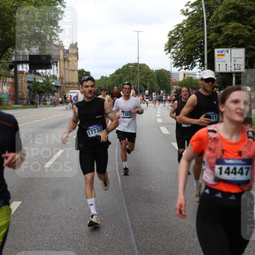 29.06.2025 - hella hamburg halbmarathon Yannick Fuchs http://msf.ph/oto/8301299 29.06.2025 10:37:30 20KM 1353, 1675, 1735, 2653, 4229, 4318, 5011, 5124, 5477, 7026, 7508, 7635, 9364, 9371, 9534, 10099, 10251, 11177, 12153, 12723, 12839, 13398, 13746, 13807, 14201, 14210, 14226, 14447, 14484, 14560, 14813, 14849, 15255, 15328, 15535, 15706, 15851, 15921, 16314, 17733, 17911, 18004, 18274, 18275, 18304, 18449, 18659, 18987, 19009, 19229 meine-sportfotos.de