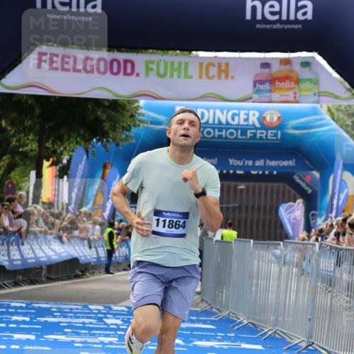 29.06.2025 - hella hamburg halbmarathon Strokosch-Dieckow http://msf.ph/oto/8301306 29.06.2025 10:16:36 Ziel 3944, 11864 meine-sportfotos.de