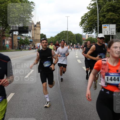 29.06.2025 - hella hamburg halbmarathon Yannick Fuchs http://msf.ph/oto/8301315 29.06.2025 10:37:30 20KM 1353, 1675, 1735, 2653, 4229, 4318, 5011, 5124, 5477, 7026, 7508, 7635, 9364, 9371, 9534, 10099, 10251, 11177, 12153, 12723, 12839, 13398, 13746, 13807, 14201, 14210, 14226, 14447, 14484, 14560, 14813, 14849, 15255, 15328, 15535, 15706, 15851, 15921, 16314, 17733, 17911, 18004, 18274, 18275, 18304, 18449, 18659, 18987, 19009, 19229 meine-sportfotos.de