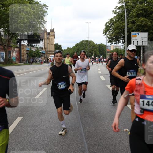 29.06.2025 - hella hamburg halbmarathon Yannick Fuchs http://msf.ph/oto/8301326 29.06.2025 10:37:30 20KM 1353, 1675, 1735, 2653, 4229, 4318, 5011, 5124, 5477, 7026, 7508, 7635, 9364, 9371, 9534, 10099, 10251, 11177, 12153, 12723, 12839, 13398, 13746, 13807, 14201, 14210, 14226, 14447, 14484, 14560, 14813, 14849, 15255, 15328, 15535, 15706, 15851, 15921, 16314, 17733, 17911, 18004, 18274, 18275, 18304, 18449, 18659, 18987, 19009, 19229 meine-sportfotos.de