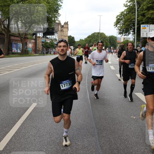 29.06.2025 - hella hamburg halbmarathon Yannick Fuchs http://msf.ph/oto/8301339 29.06.2025 10:37:31 20KM 1353, 1675, 1735, 2653, 4229, 4318, 5011, 5124, 5477, 7026, 7508, 7635, 9364, 9371, 9534, 10099, 10251, 11177, 12153, 12723, 12839, 13398, 13746, 13807, 14201, 14210, 14226, 14447, 14484, 14560, 14849, 15255, 15328, 15535, 15706, 15851, 15921, 16314, 16338, 17733, 17911, 18004, 18274, 18275, 18304, 18449, 18659, 18987, 19009, 19229 meine-sportfotos.de