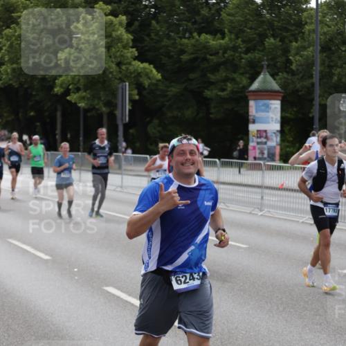29.06.2025 - hella hamburg halbmarathon Jannik Wohlers http://msf.ph/oto/8301347 29.06.2025 10:37:17 Lombardsbrücke 1475, 2199, 2640, 2853, 3230, 3246, 3633, 5139, 5186, 5522, 5875, 6243, 6821, 6955, 7124, 7321, 7350, 9247, 9288, 9895, 10159, 10476, 10506, 10919, 11087, 11183, 11801, 11882, 11888, 12123, 12242, 12254, 12472, 12824, 13650, 14657, 16032, 16582, 16680, 16706, 17355, 17793, 17798, 18317, 18319, 18903 meine-sportfotos.de