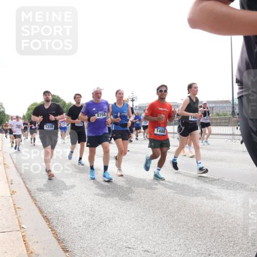29.06.2025 - hella hamburg halbmarathon Lena Gebhardt http://msf.ph/oto/8301361 29.06.2025 10:37:08 Lombardsbrücke 1339, 24, 8758, 1488, 1490, 1022, 1118, 1253, 1276, 1337, 1339, 1488, 1490, 1597, 1819, 1948, 1952, 1954, 2016, 2031, 2072, 2104, 2272, 2480, 2486, 2552, 2588, 3127, 3165, 3714, 3873, 3895, 4084, 4097, 4347, 4618, 4733, 4762, 4996, 5146, 5224, 5538, 5560, 5640, 5786, 5789, 5790, 5940, 6156, 6172, 6359, 6584, 6804, 7085, 7202, 7235, 7544, 7707, 7773, 7823, 8007, 8257, 8258, 8315, 8499, 8758, 8811, 8843, 8936, 8937, 9054, 9055, 9295, 9500, 9524, 9694 meine-sportfotos.de