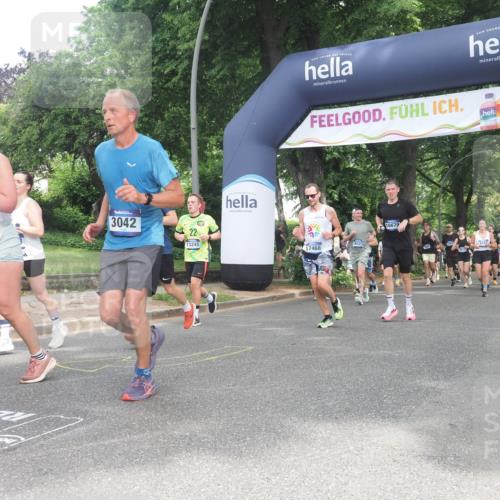 29.06.2025 - hella hamburg halbmarathon KatJ http://msf.ph/oto/8301406 29.06.2025 10:43:21 Zwischen KM18-KM19 3042, 5418, 6591, 6720, 8255, 8393 meine-sportfotos.de