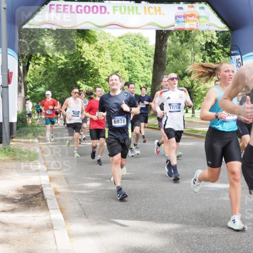 29.06.2025 - hella hamburg halbmarathon MichiJ http://msf.ph/oto/8301408 29.06.2025 10:34:44 Zwischen KM18-KM19 1604, 3087, 5528, 5532, 5889, 6421, 6691, 6978, 7335, 8142, 8482, 8981, 9386, 9786, 11185, 11858, 12171, 12269, 12891, 13698, 14045, 14415, 15157, 15451, 15684, 15825, 17008, 17353, 17461, 17669, 17718, 19209 meine-sportfotos.de