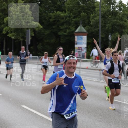 29.06.2025 - hella hamburg halbmarathon Jannik Wohlers http://msf.ph/oto/8301469 29.06.2025 10:37:17 Lombardsbrücke 1475, 2199, 2640, 2853, 3230, 3246, 3633, 5139, 5186, 5522, 5875, 6243, 6821, 6955, 7124, 7321, 7350, 9247, 9288, 9895, 10159, 10476, 10506, 10919, 11087, 11183, 11801, 11882, 11888, 12123, 12242, 12254, 12472, 12824, 13650, 14657, 16032, 16582, 16680, 16706, 17355, 17793, 17798, 18317, 18319, 18903 meine-sportfotos.de