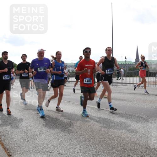 29.06.2025 - hella hamburg halbmarathon Lena Gebhardt http://msf.ph/oto/8301470 29.06.2025 10:37:08 Lombardsbrücke 8758, 1339, 5224, 1490, 7202, 1488, 1022, 1118, 1253, 1276, 1337, 1339, 1488, 1490, 1597, 1819, 1948, 1952, 1954, 2016, 2031, 2072, 2104, 2272, 2480, 2486, 2552, 2588, 3127, 3165, 3714, 3873, 3895, 4084, 4097, 4347, 4618, 4733, 4762, 4996, 5146, 5224, 5538, 5560, 5640, 5786, 5789, 5790, 5940, 6156, 6172, 6359, 6584, 6804, 7085, 7202, 7235, 7544, 7707, 7773, 7823, 8007, 8257, 8258, 8315, 8499, 8758, 8811, 8843, 8936, 8937, 9054, 9055, 9295, 9500, 9524, 9694 meine-sportfotos.de
