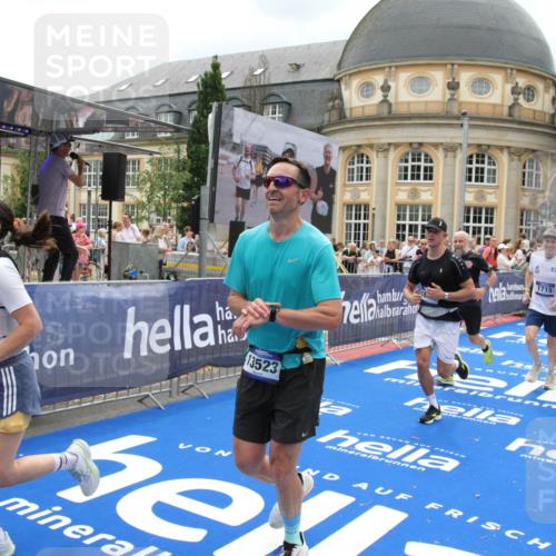 29.06.2025 - hella hamburg halbmarathon Michael Strokosch http://msf.ph/oto/8301474 29.06.2025 10:57:47 Ziel 1715, 1719, 1972, 2034, 2606, 5391, 7833, 10133, 10599, 12440, 12774, 13523, 14737, 15217, 16418, 17201, 17455, 18388, 18508, 18727, 18985 meine-sportfotos.de