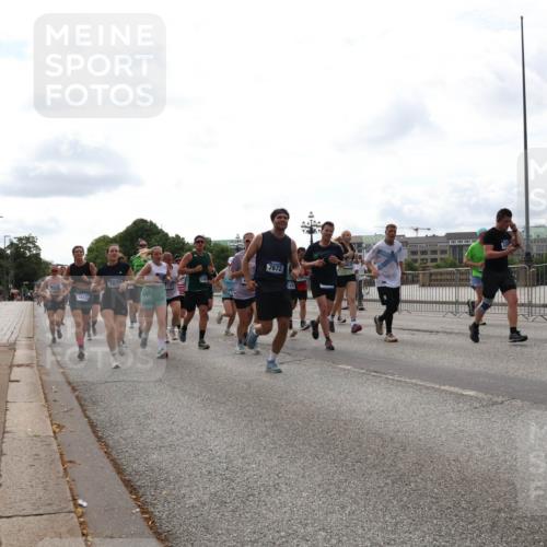 29.06.2025 - hella hamburg halbmarathon Lena Gebhardt http://msf.ph/oto/8301516 29.06.2025 10:21:53 Lombardsbrücke 18439, 7075, 1580, 7672, 1003, 1072, 1158, 1191, 1250, 1294, 1401, 1668, 1958, 1963, 2009, 2063, 2172, 2315, 2353, 2514, 2529, 2744, 3050, 3172, 3458, 3606, 3768, 3770, 3825, 3826, 3995, 4046, 4289, 4366, 4375, 4376, 4697, 4786, 5122, 5412, 5641, 5759, 5957, 6086, 6103, 6475, 6676, 6805, 6881, 7075, 7162, 7612, 7672, 7781, 8095, 8286, 8431, 8715, 8860, 8896, 8954, 8959, 9002, 9062, 9369, 9483, 9499, 9532, 9624, 10374, 10874 meine-sportfotos.de